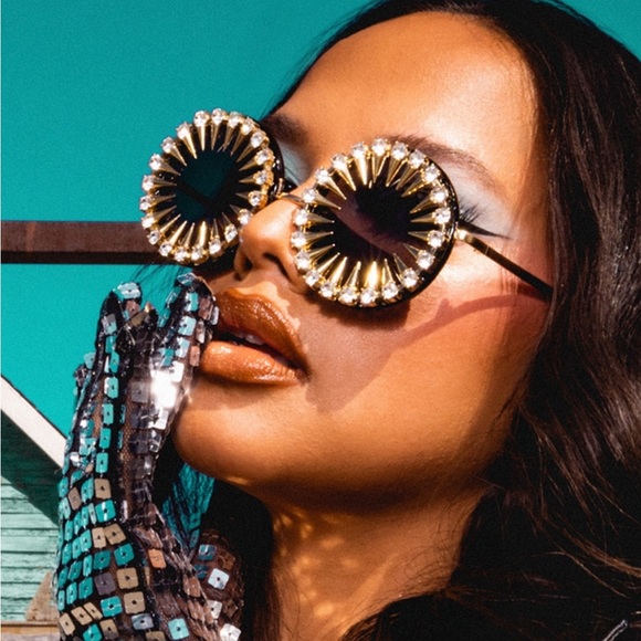 PrettyLittleThing Accessories - NWT PrettyLittleThing Black Diamanté Spike Detail Round Sunglasses